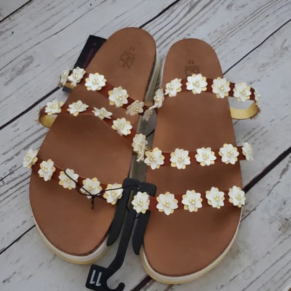 No Boundaries women's comfort foot bed sandals flowers, faux pearls yellow 11
